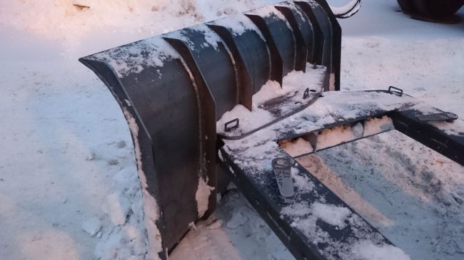 Ковш на погрузчик для уборки снега. Солдатская смекалка от КМЗ!