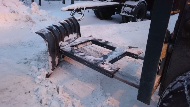 Ковш на погрузчик для уборки снега. Солдатская смекалка от КМЗ!